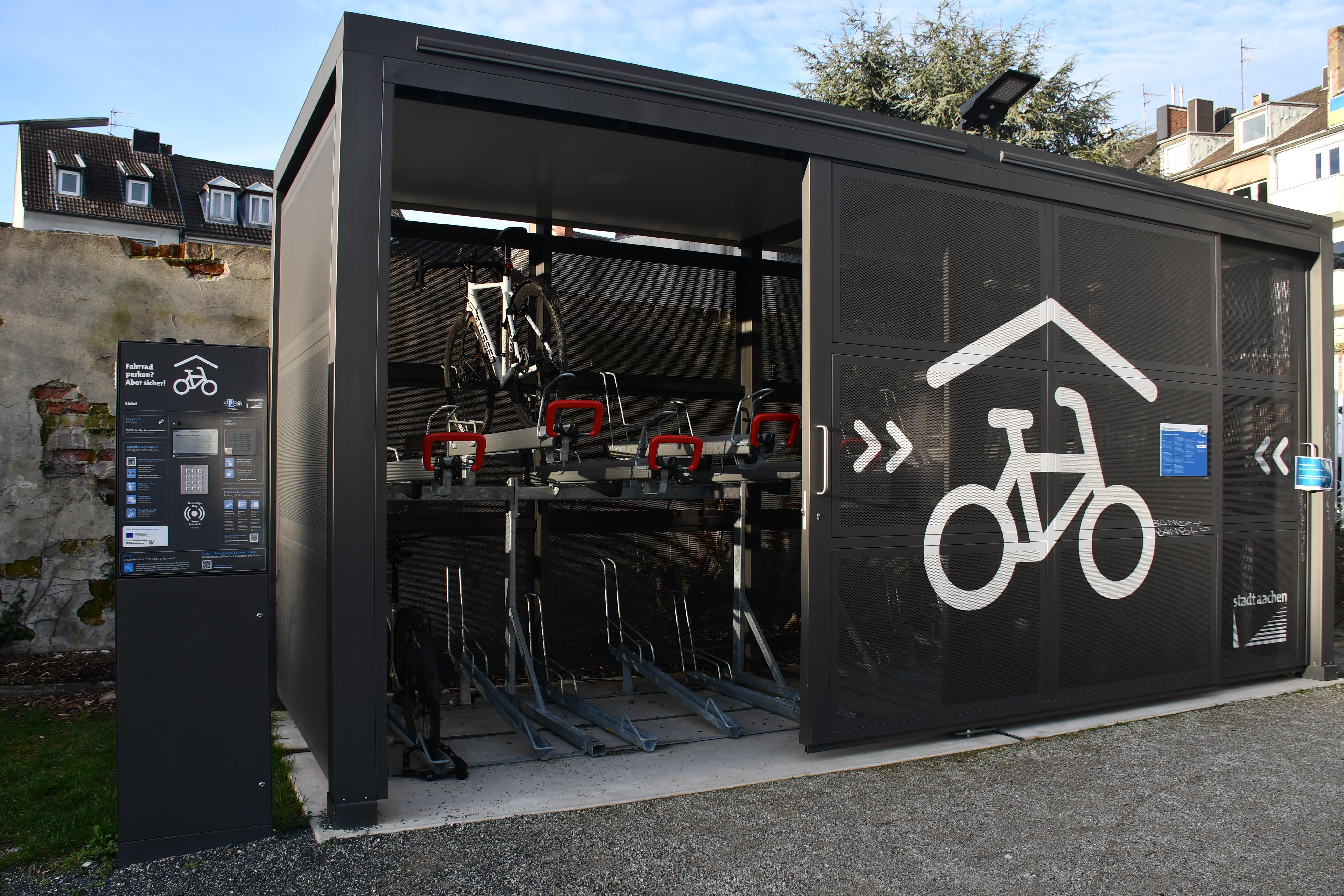 Es ist eine Fahrradgarge abgebildet.