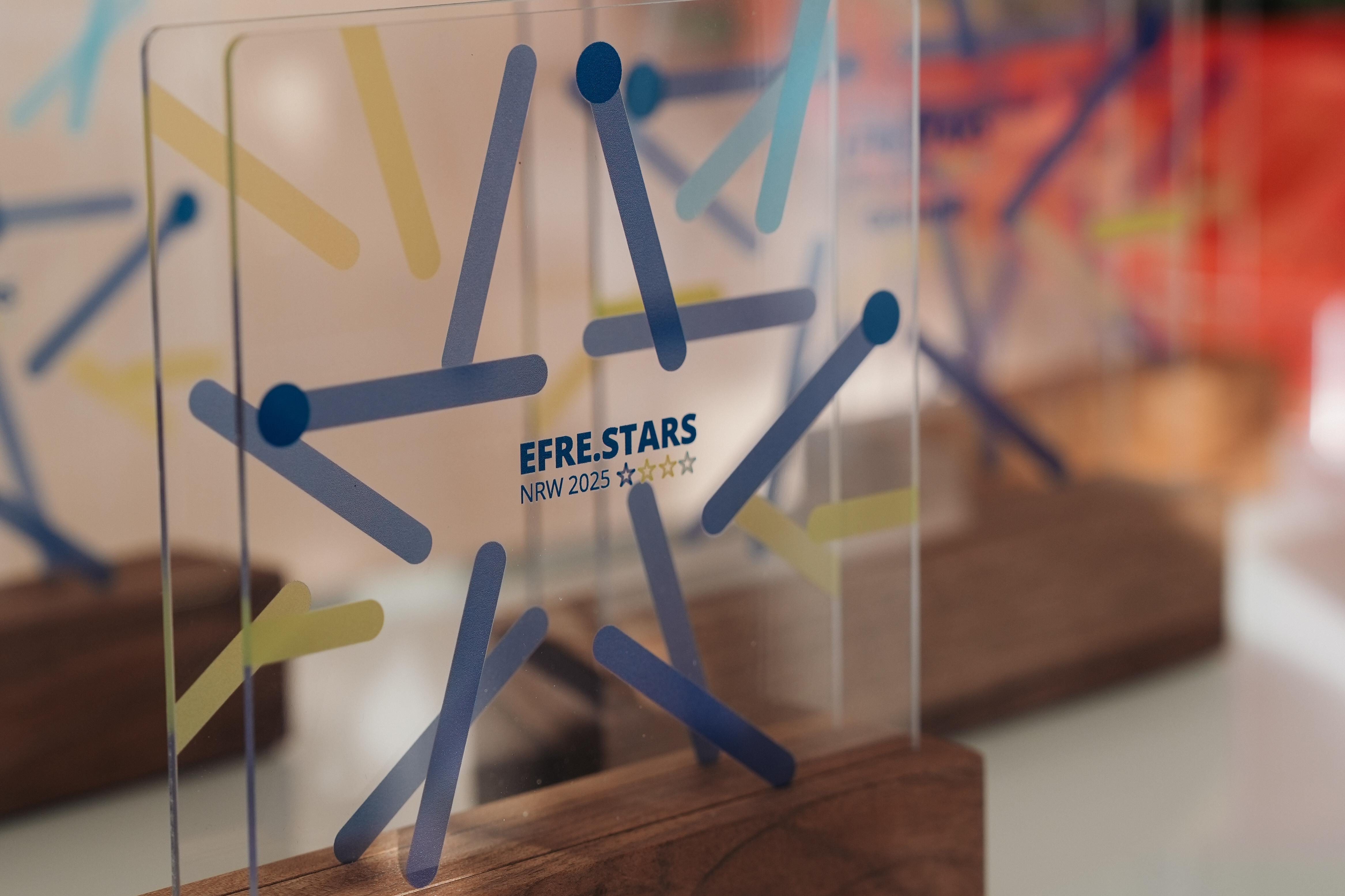 Es sind Trophäen abgebildet.